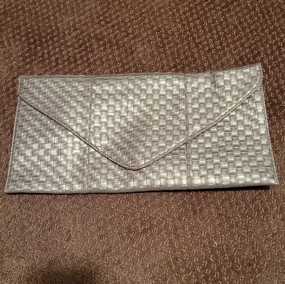 Metallic oversized clutch